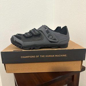 Pearl Izumi All Road v4 Womens Size 7 US 38 EU Black/Gray Cycling Spin Shoes